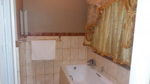 Cottage-Bathroom